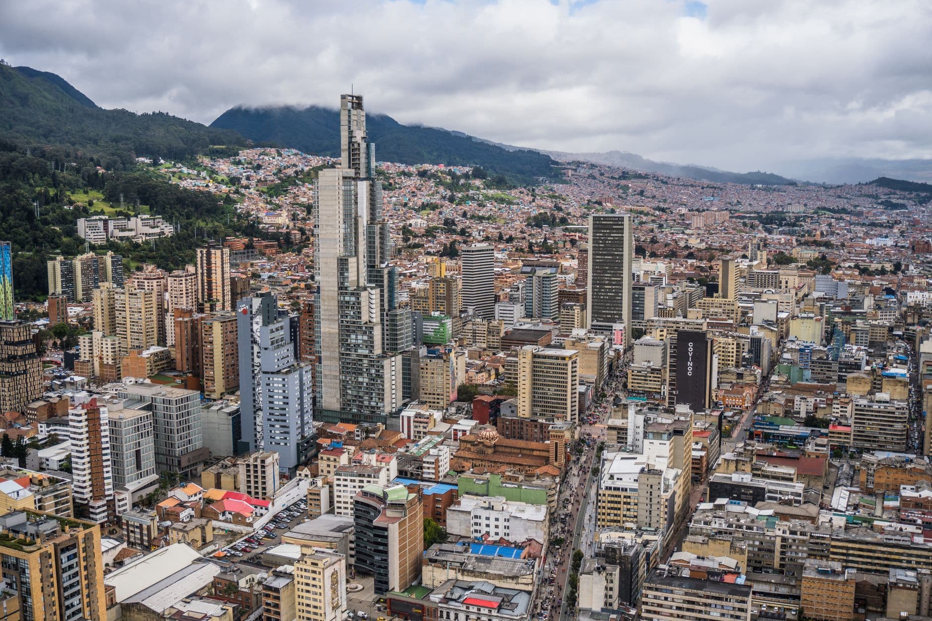 Bloqueos de vías: ¿Cómo $1,3 billones en pérdidas y 5.128 horas de tráfico afectan a Colombia?